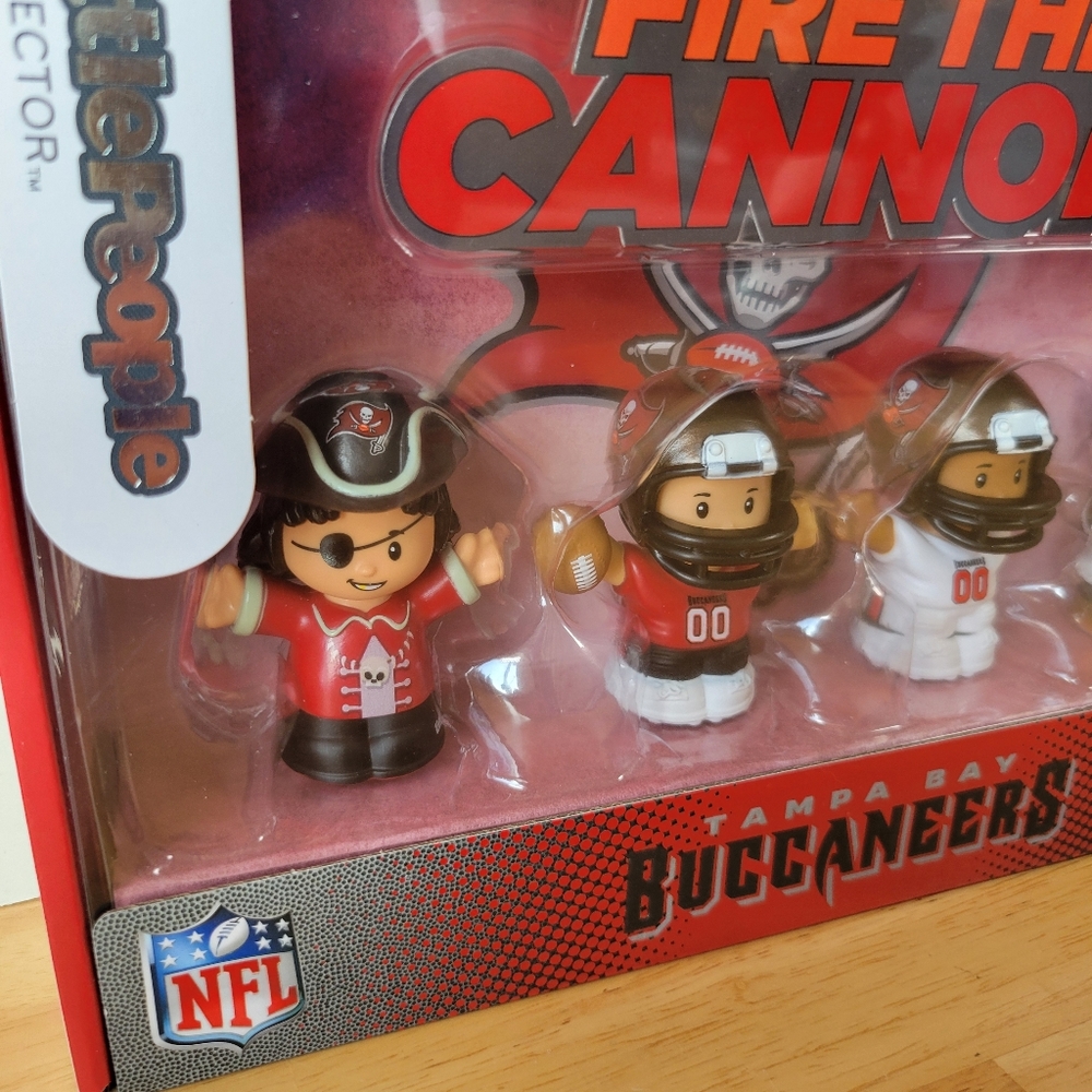 Tampa Bay Buccaneers Fisher-Price Little People Fire the Cannons NFL Collectible - Picture 2 of 7